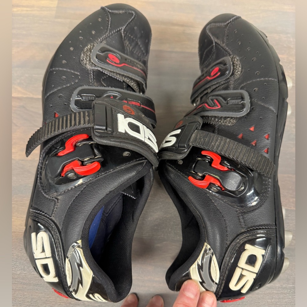 SIDI Size 43 Mountain Bike 43 - Includes SPD Cleats !